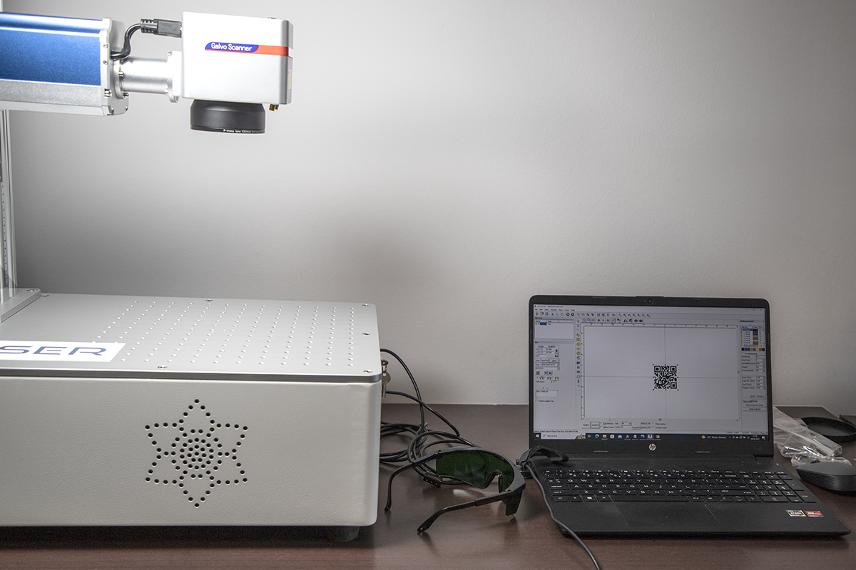 znakowanie-qr-na-laserze-fiber-toplaser.jpg